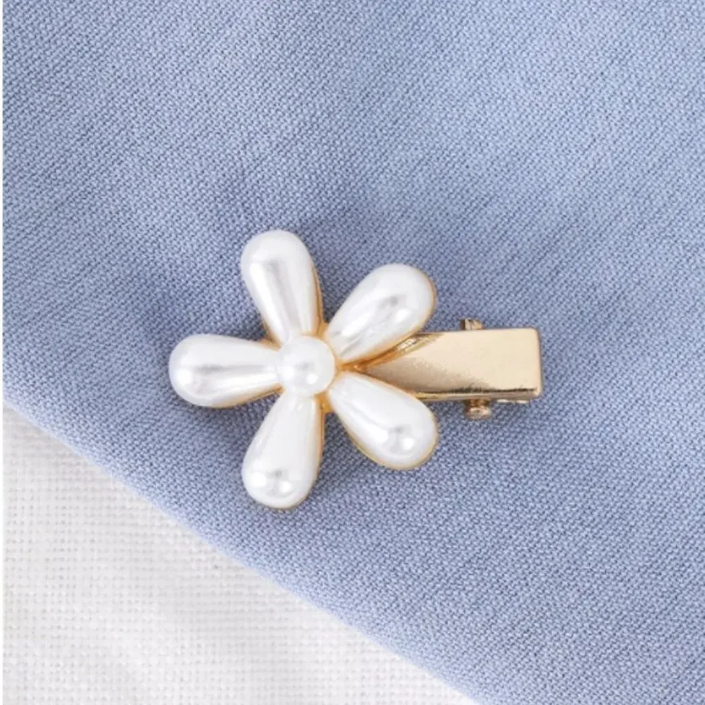 Elegant Pearl Flower Gold Hair Clip – Small Alligator Design - Picture 2 of 6